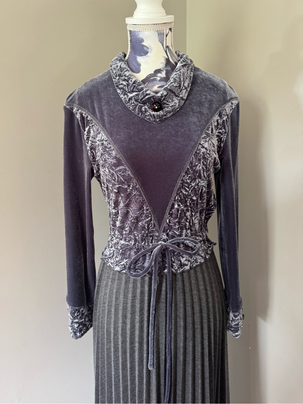 Vintage Cheerly Charcoal Velvet & Pleated Maxi Dress - Picture 2 of 7